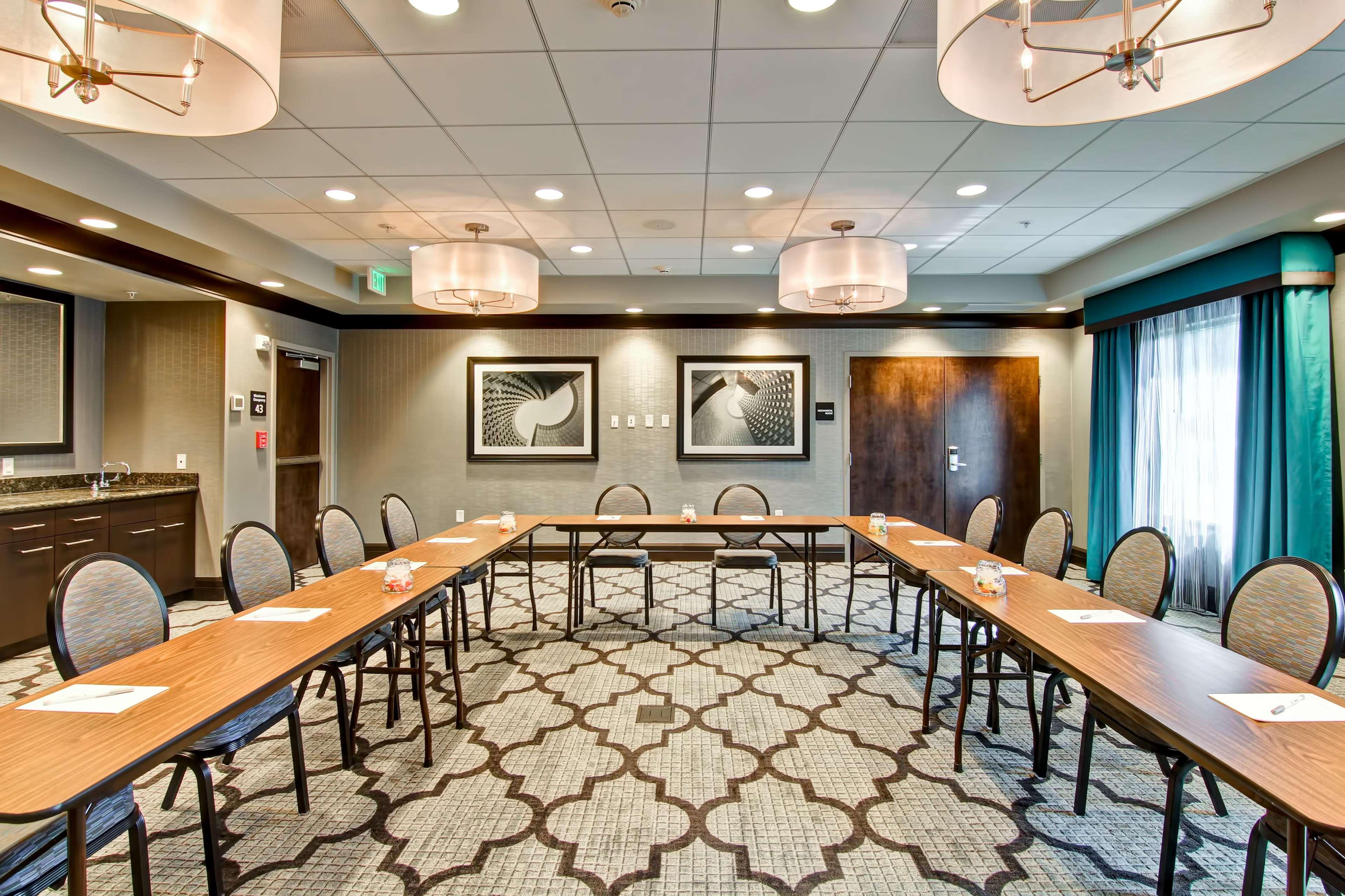 Hampton Inn & Suites Bellevue Downtown/Seattle מראה חיצוני תמונה