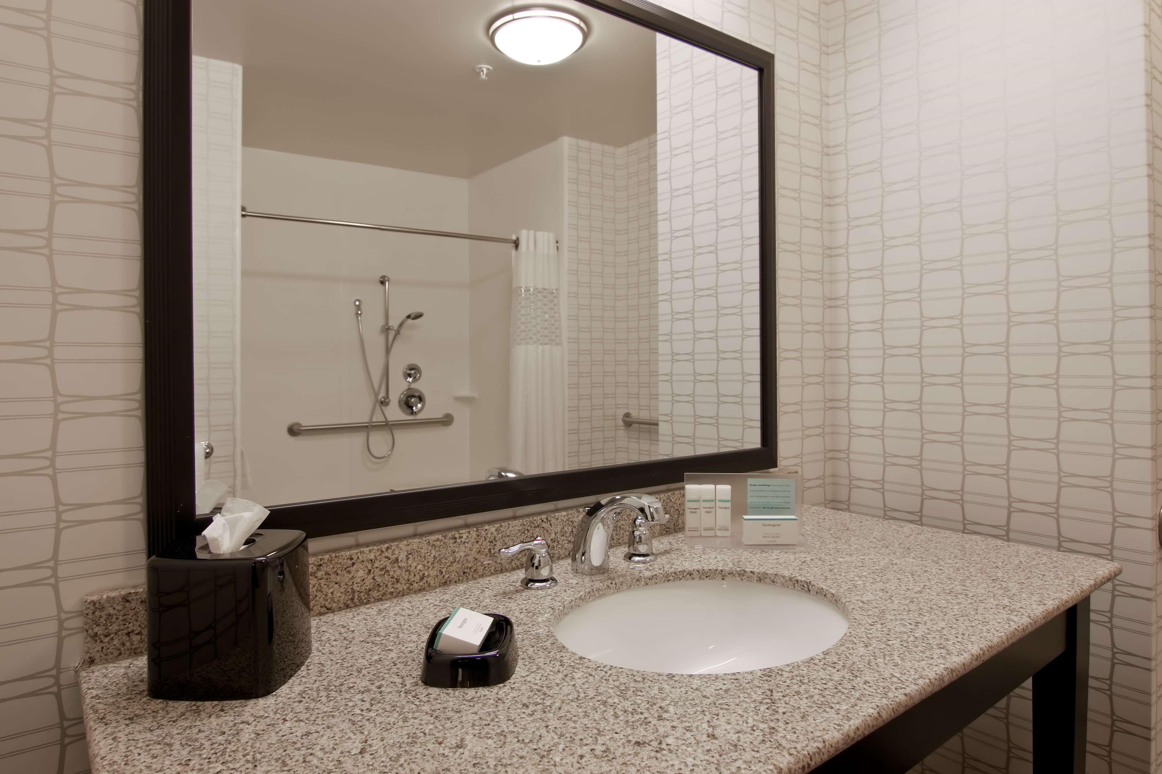 Hampton Inn & Suites Bellevue Downtown/Seattle מראה חיצוני תמונה