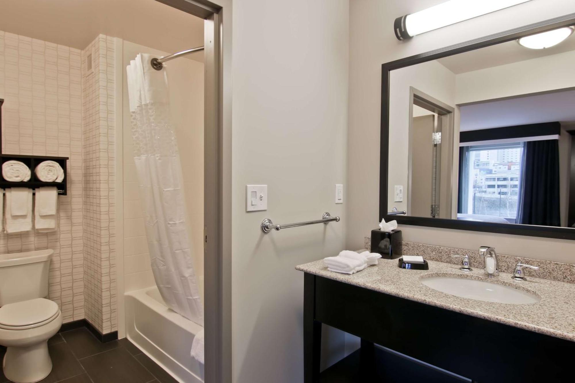 Hampton Inn & Suites Bellevue Downtown/Seattle מראה חיצוני תמונה