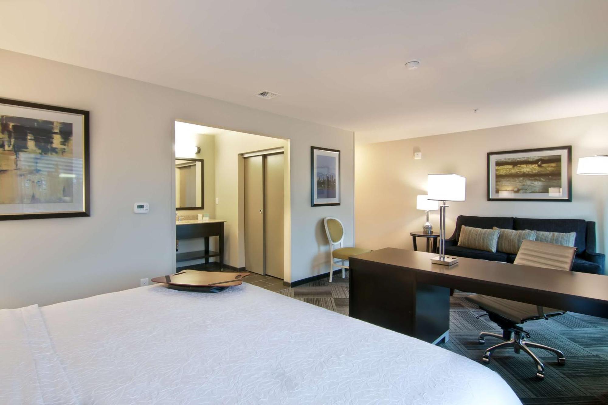 Hampton Inn & Suites Bellevue Downtown/Seattle מראה חיצוני תמונה