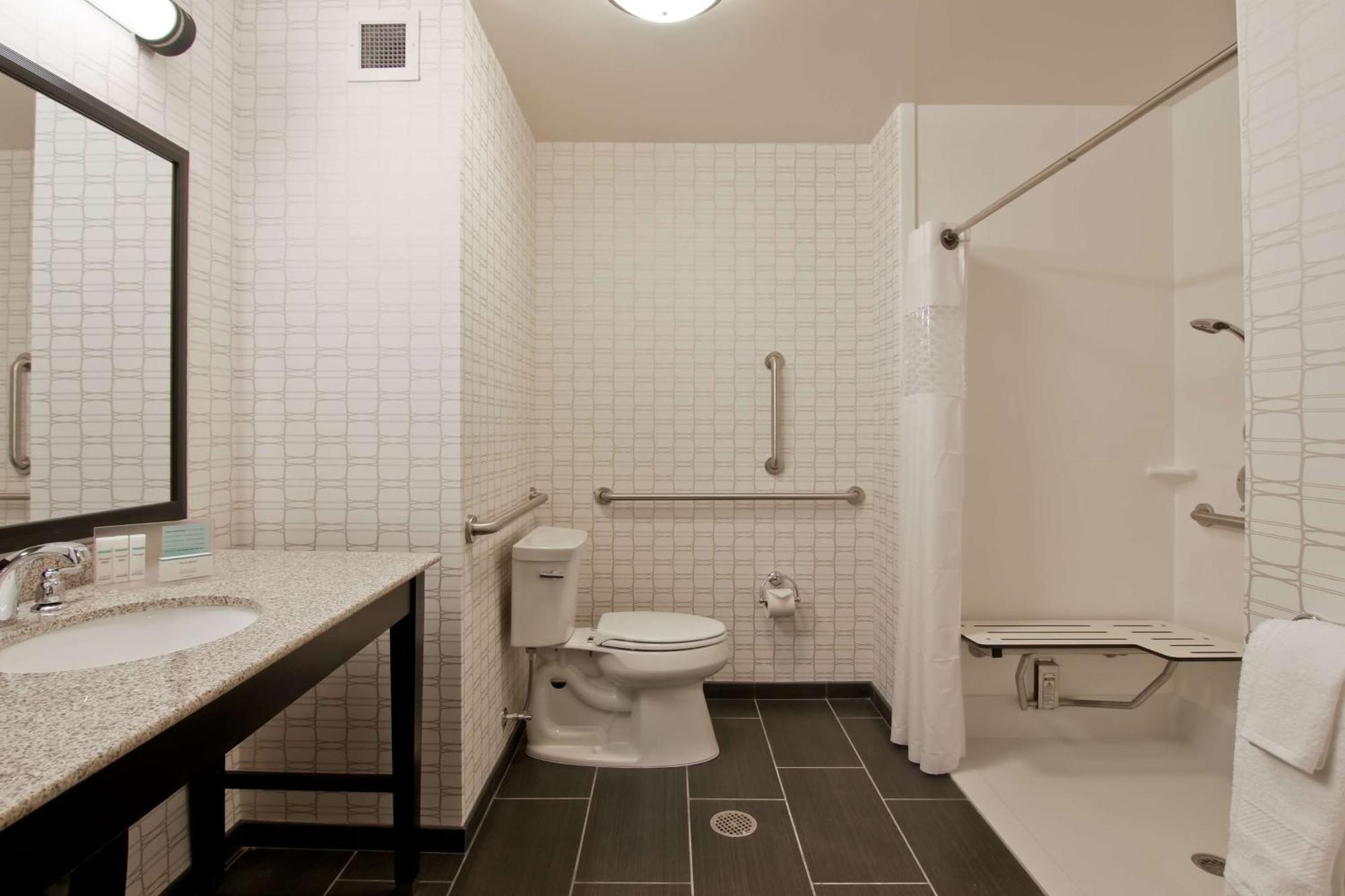 Hampton Inn & Suites Bellevue Downtown/Seattle מראה חיצוני תמונה