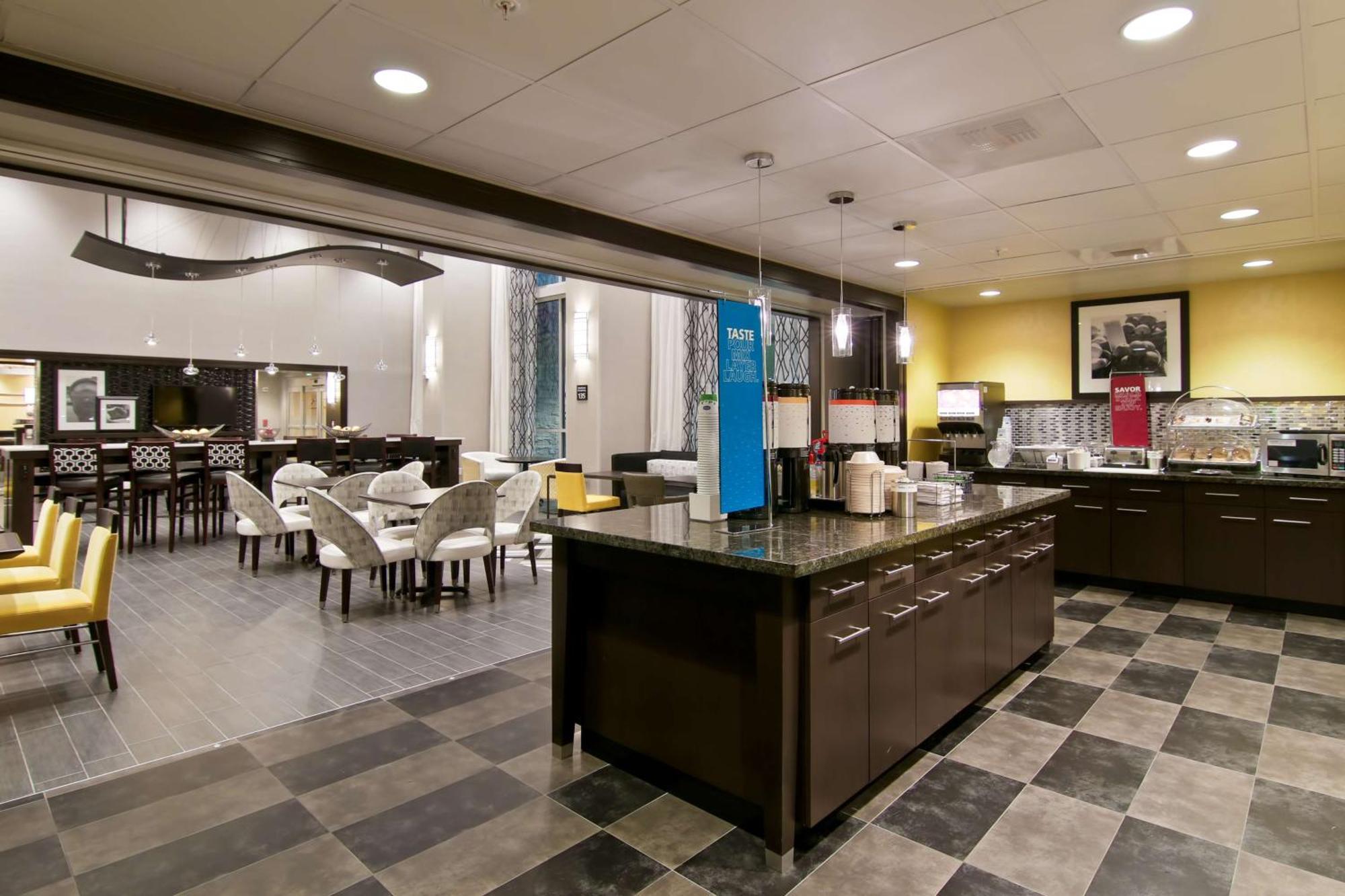 Hampton Inn & Suites Bellevue Downtown/Seattle מראה חיצוני תמונה
