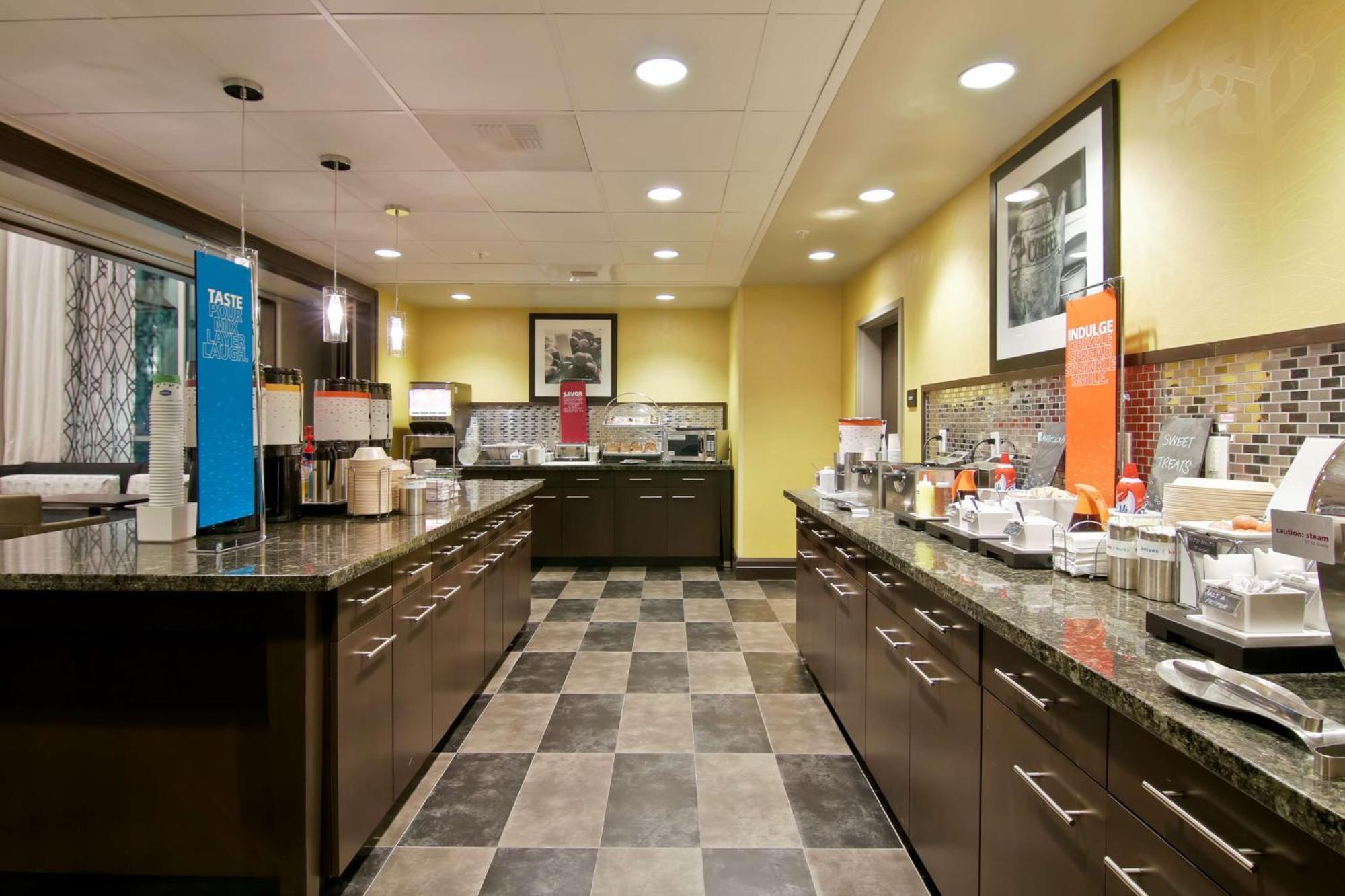 Hampton Inn & Suites Bellevue Downtown/Seattle מראה חיצוני תמונה