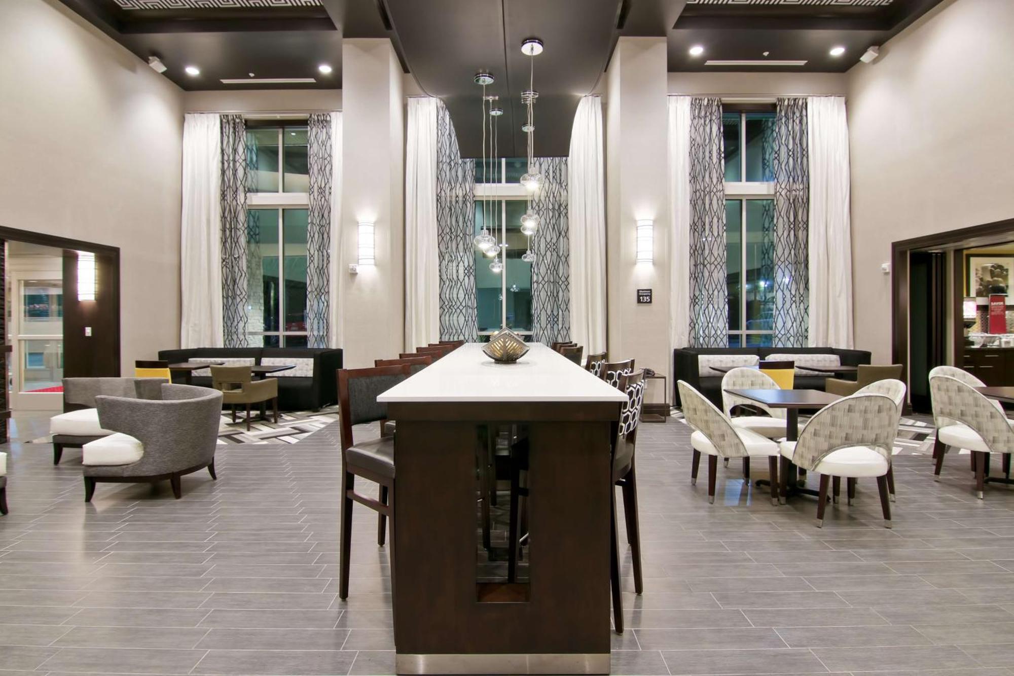 Hampton Inn & Suites Bellevue Downtown/Seattle מראה חיצוני תמונה